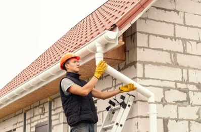 Pose et remplacement de gouttières à Maison-Roland