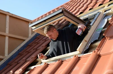 Pose de fenêtres de toit Velux à Maison-Roland